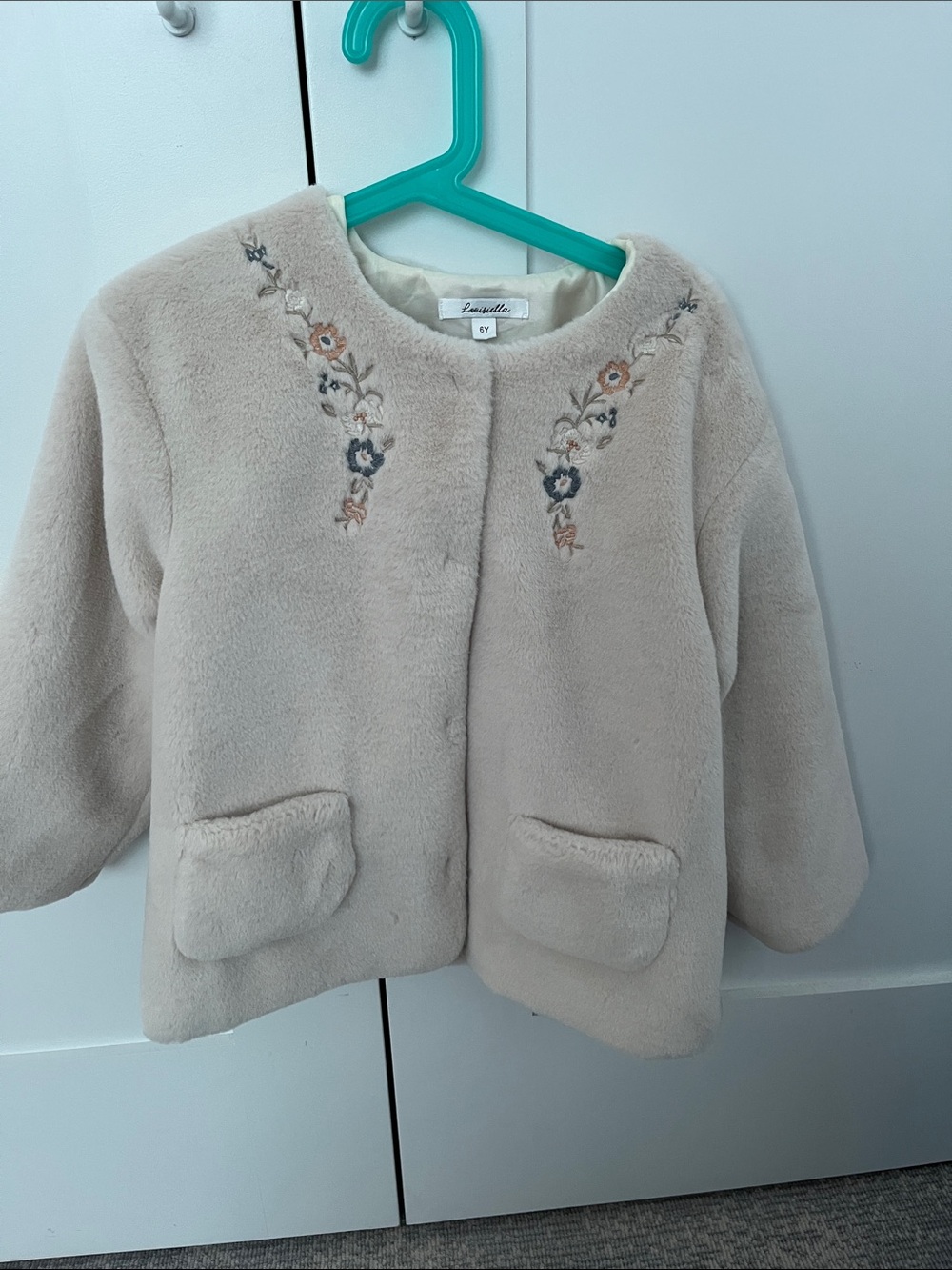 Cozy Cream Faux-Fur Girls' Jacket with Floral Embroidery